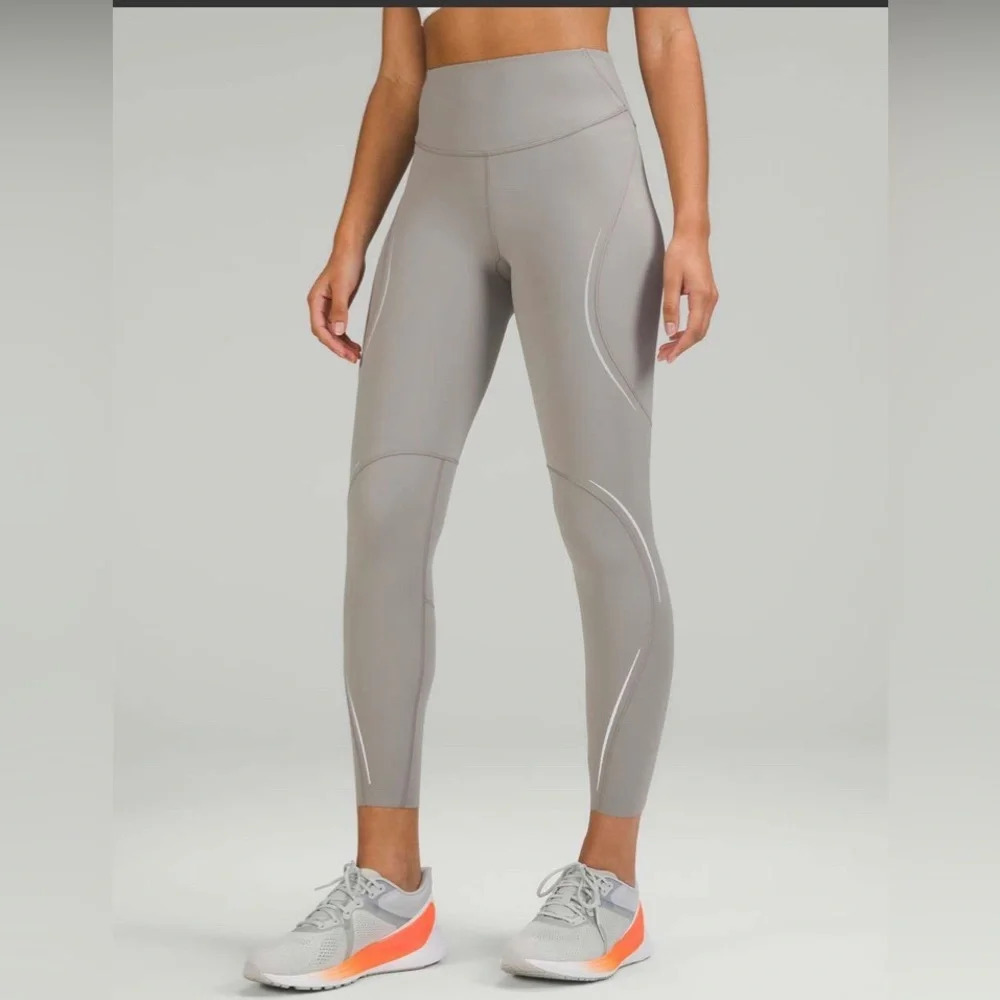 Lululemon Base Pace High-Rise Reflective Tight 25"
Gull Grey